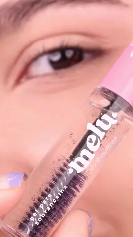 ¡Descubre el secreto para unas cejas perfectas con el Gel de Cejas de Melu! ✨💖  ✔️ Mantén tus cejas peinadas y en su lugar todo el día con nuestra increíble fórmula.  ✔️Su textura gel seca rápidamente, proporcionando una fijación impecable y duradera.  ✔️ ¡Nunca más te preocupes por las cejas despeinadas!  Con el Gel de Cejas Melu obtendrás un aspecto impecable. #rubyroseparaguay #geldecejas #sobrancelhasperfeitas #rubyrose #melubyrubyrose #cejasperfectas 