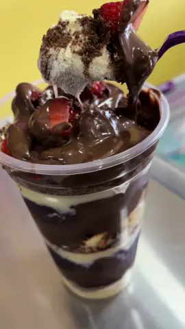 Aquele copo de açaí mega recheado 🔝🫶 Ja marca o @ pra te pagar um desse 😆🍫 #açai #acainocopo #acaibowl #acaiteria  