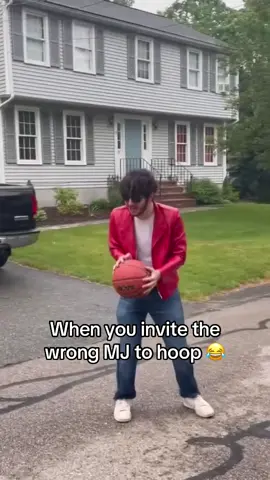 This is too good 🤣 (via @Off the Coast) #basketball #hoops #mj #michaeljackson 