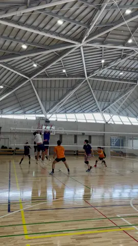 どんなトスでもとにかく打つ！ . #バレー好きとつながりたい #バレー #vollyball