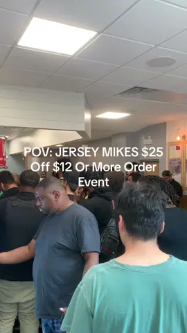 THEY HAD 200 ORDERS IN THE FIRST 10 Minutes #jerseymikessubs #jerseymikes #food #Foodie #foodtiktok #fyp #fypシ #viral #chicago #sandwich 