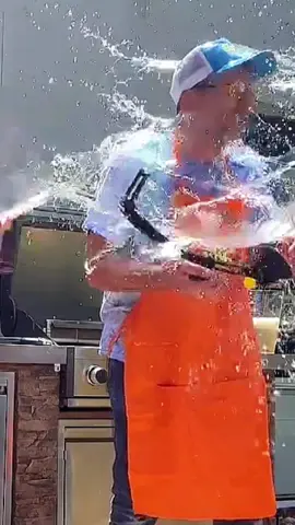 This just gets more & more feral as it goes on 😏 When @Scrub Daddy flies you out for their first ever cleaning live stream at HQ, they make it one to remember ❤️ 