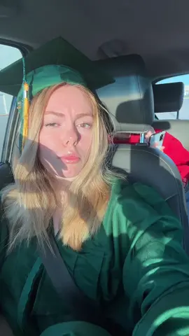 🎓