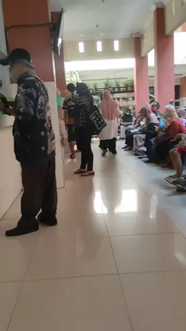 Pengambilan Obat di Apotik RS Bhayangkara sangat lama, layanan kurang efektif, sangat banyak yg mengeluh.
