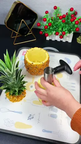 A good tool to peel pineapple #fruitknife #goodthingstoshare #kitchentool #kitchenware #pineapples #pineapplepeeler #usatiktok 