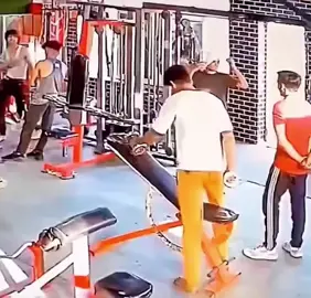 Yo en mi primer dia en el Gym 🤣🤣🤣#gym #gracioso #funny #funnyvideos #jajaja #sevacaer #secayo 