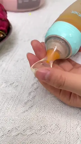 baby bottle squeezing feeding spoon #feedingspoon #feedingspoonbaby  #baby #babies #fypspotted #foryou #trending 