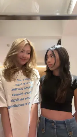 guess who’s the golden retriever & black cat 🤣