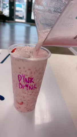 Kids drinks arent the only CAFFEINE FREE option 💅🏼 Our yummy, protein filled & gut healthy 💗pink drink💗 is DELICIOUS🥥🍓🥛🍦#pinkdrink #lakesitenutrition #pink #caffeinefree #fyp #starbies #starbucks #lanadelray #foryou #drinkpour #health 