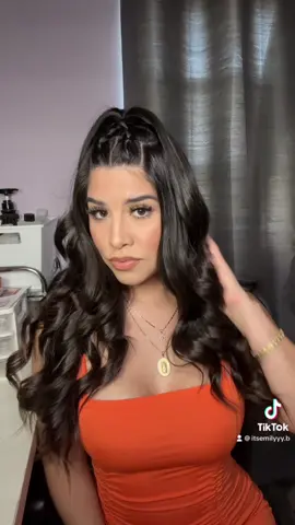 Cute hairstyle 🧡 #hair #hairtok #hairtutorial #longhair #birthdayhairstyles #fasthairstyle #easyhairstyles #prettyhair #eventhair #hairinspo #beautifulhair #curls #braids#cutehairstyles #brunchhairstyle #latina  #peinadosfacilesyrapidos #peinadosfaciles #peinado #peinadobonito #peinados #peinadosaesthetic #peinadosparaniña #pelo #pelolargo  #chinos #badbunny #grupofrontera  #fyp #ptp @TRESemmé @revlon @Bad Bunny 