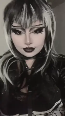 🤭💕👹 #goth #gothic #tradgothmakeup #alternative 