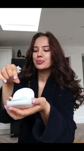 A little get ready for bed and wake up with me whilst showing my teeth routine with @DIAMOND WHITES!! Literally the best thing I have ever done!!🦷♥️ #aligners #teethroutine #invisablealigners #realnoises #grwm #wakeupwithme #asmr 
