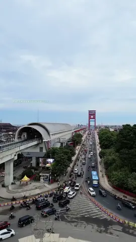 Memang dak nyalahkenyo nian men view Jembatan Ampera dari pucuk, cindo nian 😍 Tapi ado yang gagal fokus dak dari video ini 🫣😝🫢 #palembang 