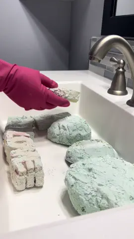 Paste sponge #cometpaste #pasteplay #powderplayasmr #powderplay #asmr #fyp #closeup #spongesqueezing #spongeplay 