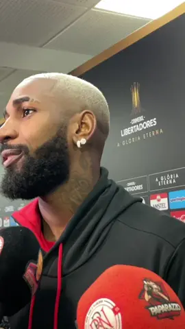 Volante do Mengão, Gerson elogiou o jovem Wesley e revelou que é chamado de pai pelo lateral. 📸 @gabriel.orphao #Flamengo #VamosFlamengo #CRF #MaisQuerido #AcimaDeTudoRubroNegro #RubroNegro #PaparazzoRubroNegro 