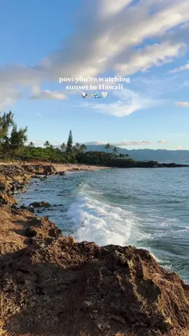Pov: you’re watching sunset in Hawaii #northshoreoahu #northshorehawaii #hawaiisunset #pov #watchingsunset #hawaiilife #adayinmylife #lifeinhawaii 