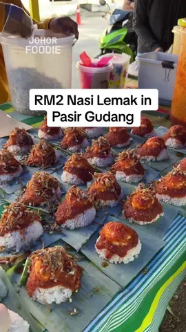 Amazing RM2 Nasi Lemak Utara in Pasir Gudang 🔥 📍Nasi Lemak Utara, Jalan Tembikai, Taman Kota Masai ⏰7AM-10AM (Closed on Monday) #johorfoodie #Foodie #MYFoodie #MakanLokal #streetfood #foodfestontiktok 