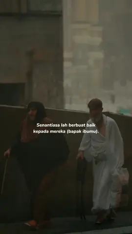 Jaga selagi ada, rawat selagi sempat, jagalah orang tuamu dan berbaktilah pada mereka... Berbakti kepada orang tua bukan karena ia ibu yang melahirkan kita dan ayah yang menafkahi kita, tetapi karena Allah yang menyuruh kita tuk berbakti kepadanya, agar ketika orang tua memperlakukan kita dengan tidak baik, kebaikan kita tidak terhenti. Yahya bin Mu'az mengatakan, 