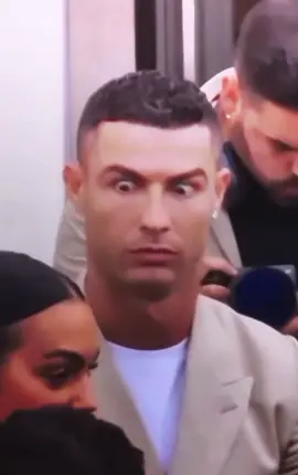 Cristiano Ronaldo is shocked at Georgina's big ass😵‍💫😯🍑#cristianoronaldo #football #georginarodriguez 