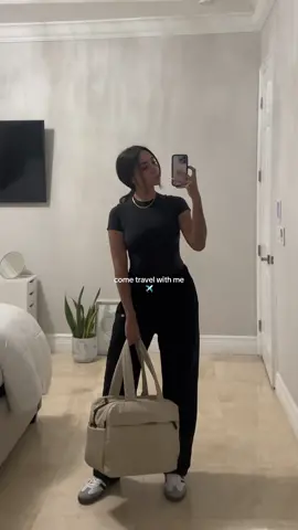 so excited to be back in one of my favorite countries in the world!! first time visiting Medellín and i’m already in love ❤️ going to try my best to share it all with you 🫶🏼  ##Vlog##travelvlog##cometravelwithme##traveltok##airportoutfit##grwmairport##travelvlog ##medellincolombia##dailyvlog