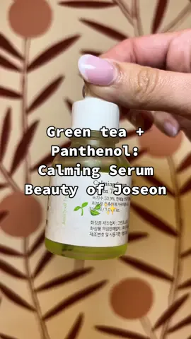 El Green tea + Panthenol: Calming Serum de Beauty of Joseon🌱, fue creado para ayudar a calmar la piel irritada por distintos factores como: acné, exposición al sol, sensibilidad e hidratación✨ Apto para pieles secas, normales, mixtas, grasas y con tendencia a acné 🔝 Disponible en Grape Beauty💖 Hacemos envios en 🇪🇨🇵🇷🇺🇸🇨🇦 enlace para compras en la biografia. #beautyofjoseon #beautyofjoseoncalmingserum #greenteaserum #serumparaacne #serumpielessensibles #serumpielesirritadas #skincaremusthaves #skincaretips #acne #hidratacionfacial #skincareecuador #kbeautyecuador #kbeautypuertorico 