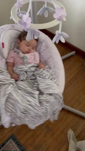 Who can relate?! 😂 #viralvideo #fyp #viraltiktok #mumsoftiktok #4monthsold #baby #sleepybaby #wideawakebaby #cutebaby 