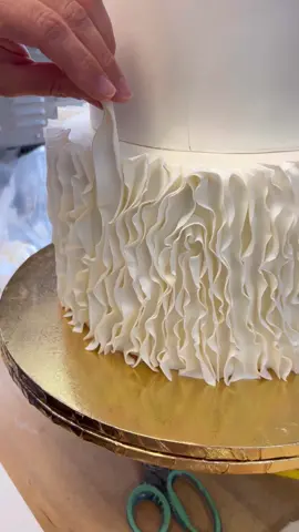 beautiful wedding cake design#palermodesserts #palermobakery #cakeartist #weddingtiktok #foryoupage #buttercreamcake #buttercreampiping #weddingcake #caketiktok 