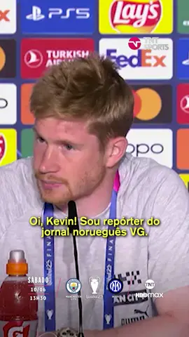 AMOR À PRIMEIRA VISTA POR HAALAND? 🤨❤️‍🔥 Kevin De Bruyne respondeu sobre a relação de parceria que tem, dentro de campo, com o craque do Man. City. Mas o coração... esse só pertence à esposa do belga mesmo! 🤣 O MAIOR PRÉ-JOGO DA HISTÓRIA JÁ COMEÇOU! 30 horas de conteúdos especiais, atrações ao vivo, correspondentes em Istambul, um timaço de craques na transmissão e muito mais está no ar, com link aberto também para não assinantes clicando no link da bio e baixando o app até sábado, às 13h30. Após esse horário, transmissão e jogo serão exclusivos para assinantes. #CasaDaChampions #ChampionsLeague #TikTokEsportes #SportsNews