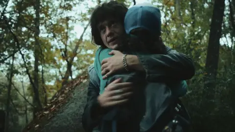 This Dustin and Eddie Scene gives me the feels. They way Dustin hugs him in relief 🥺🥺 #joequinn #josephquinnfyp #fypシ #josephquinnfan #fyp #strangerthings #strangerthings4 #eddiemunson #dustinhenderson #eddieanddustin #steveharrington #josephquinnsupremacy #josephquinnsupremacy🛐 #eddiemunsoncult #eddiemunsonsupremacy #strangerthingseddie #eddiemunsonanddustinhenderson 