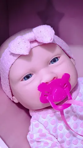 Doce Vida Reborn.... Que fofuraaaaaa 🥰🥰🥰🥰 Nosso bebê vem com chupeta, mamadeira e Certidão de Nascimento. Um bebê pra cuidar com muito amor e carinho 👶😍 . #adijomarbrinquedos #DoceVidaReborn #bebê #chupeta #mamadeira #certidaodenascimento #carteiradevacinação