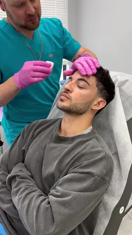 TW: NEEDLES// great to prevent wrinkles, especially if you are very expressive in the face!💉