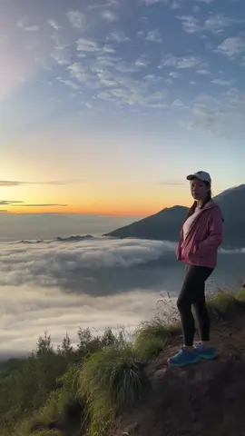 Morning 😍 #trekkiesontiktok #Hiking #kintamanibali #visitmountbaturbali #fypdongggggggg 