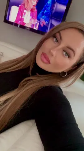 The eyes chico, they nefer lie 💚