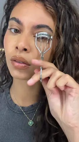 Taking my mascara from day to night with the best new mascara, Max Factor Lash Wow 🖤 adding length and volume with no clumps @Superdrug #2in1lashwow  #maxfactor AD