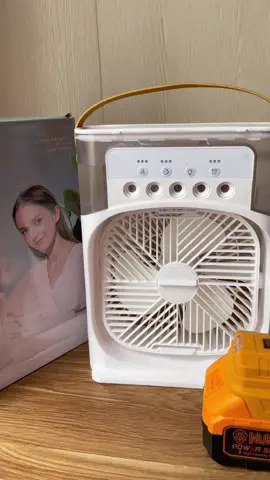 Quạt điều hoà hơi nước để bàn . Chế độ đèn led 7 màu có thể lam đèn ngủ . #quatphunsuongmini #quatphunsuongdeban #xuhuong #quạt #dohuyenmaypin 