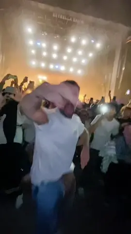 Uno de los momentos más aleatorios del Primavera sound jajaja #primaverasound2023 #skrillex #illojuan #primaverasoundmadrid #twich 