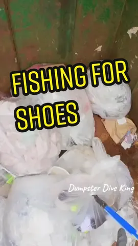 Mystery bag of new shoes 👞  in the tallest dumpster I have ever seen !! Watch this video 📹  #dumpsterdiving #dumpsterdiveking #dumpsterdiver #shoes #fishing 
