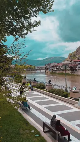 #manzara #amasya #yeşilırmakamasya #karadenizli #keşfet #tiktok #capcut #şehzadelerşehri #şehzadelerşehriamasya #yalıboyuevleri #kralkayamezarları #köyhayatı 