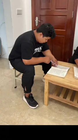 Sắp tới ngày thi rồi, học bài kiểu này nhanh vào lắm các bạn chẻ #TuHaoDaSac #funny #haihuoc #videovuinhộn 