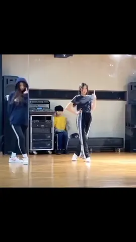 Rumor Trainee Choi Haseul dancing with NewJeans Hyein 💫 #runext #beliftlab #hybe #hybenewgirlgroup #iland #iland2 #fyp 