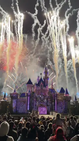🔴 Wondrous Journeys 🏰  Witness Sleeping Beauty Castle light up the night with 100 years of Disney Animation in this nighttime spectacular featuring live actors, projections, pyrotechnics, and more! Contact us for your complimentary Disney Parks vacation quote today! #californiaadventure #california #disneyland #californiadreaming #disney #californialove #travel #dca #losangeles #disneyparks #californialiving #disneygram #disneylandresort #californiacoast #visitcalifornia #cali #disneycaliforniaadventure #dining #porkchop #travelphotography #frozen #moana #disneymovie #disneylife #californialife #photography #happiestplaceonearth #sleepingbeautycastle #disneymagic #fireworks 