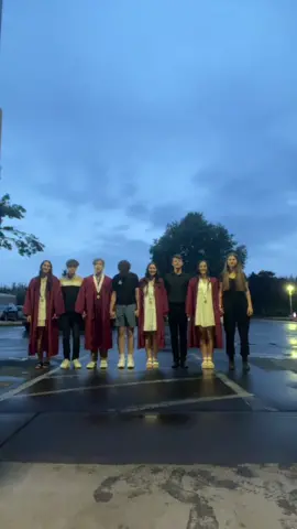 im gonna miss you seniors 🥹#senior #graduation #fyp 