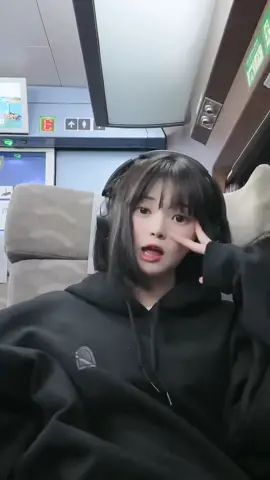 제 틱톡 아이디 물어보신 뒷자리 남성분 잘보고 계신가요,,✨