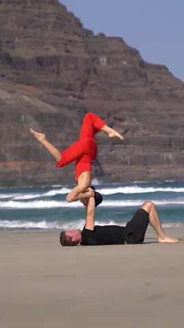 Cute short flow suitable for experienced beginners ❤️ #acroyoga #acro #acrobatics #partneracrobatics 
