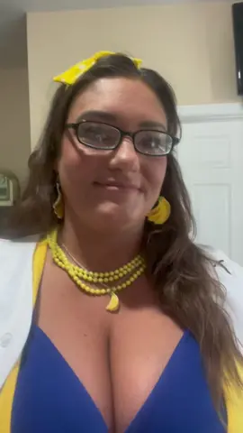 Ready for The Savannah Bananas game tonight! My friend Lori is coming with me tonight I’m really excited. #heidigardner #hiltonheadheidi #thesavannahbananas #savannahbananas #baseball #bananaball @LawyerLori 