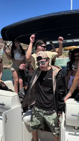 No se acaba la pluma ✍🏻 PURA MORRITA DE MEDIO MILLON PA’ ARRIBA🥳🎉🏝️ proximamente.