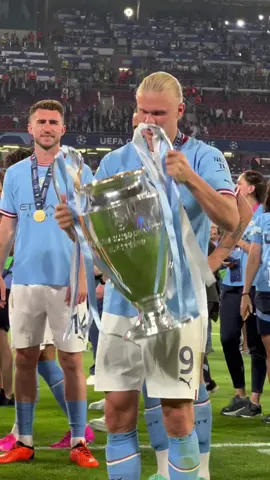 HAALAND NO SE CREE QUE HAYA GANADO LA CHAMPIONS LEAGUE #championsleague #Uclfinal #Haaland #mancity #manchestercity #Norway #football #futbol 