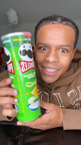What is Pringles hiding #jaydengant #LifeHack 