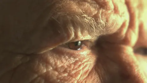 Ojala fueras eterna #shortfilm #greatgrandma #cinematic #videoviral #films #sonyfilm #fypシ #parati #bisabuela #mexico🇲🇽 #sonya7iv #fotographer 