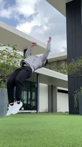 Quick transition. 😊  For your Fitness Goals 🏁 Check out my Link in Bio☝🏼 Use Code: BRYANLEE For 50%  #myproteinmy #fyp #Fitness #workoutmotivation #gymmotivation #WorkoutRoutines 